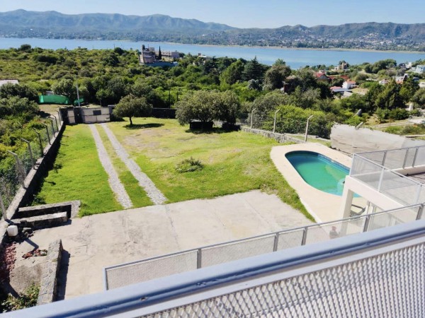 CASA GRANDE  VISTA  AL LAGO DE CATEGORIA