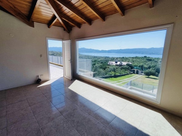 CASA GRANDE  VISTA  AL LAGO DE CATEGORIA
