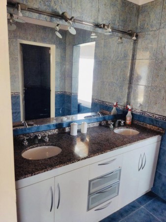 CASA GRANDE  VISTA  AL LAGO DE CATEGORIA