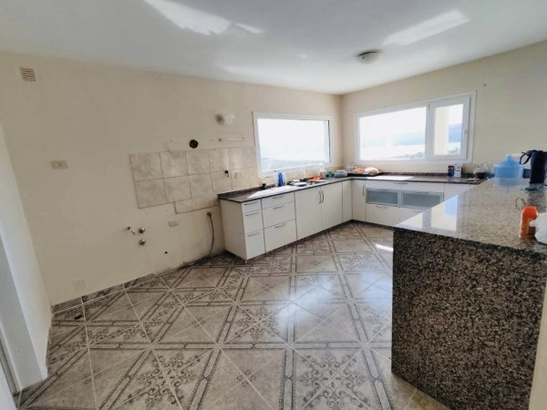 CASA GRANDE  VISTA  AL LAGO DE CATEGORIA