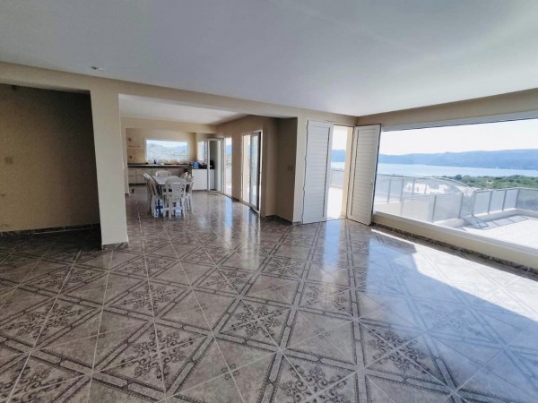 CASA GRANDE  VISTA  AL LAGO DE CATEGORIA