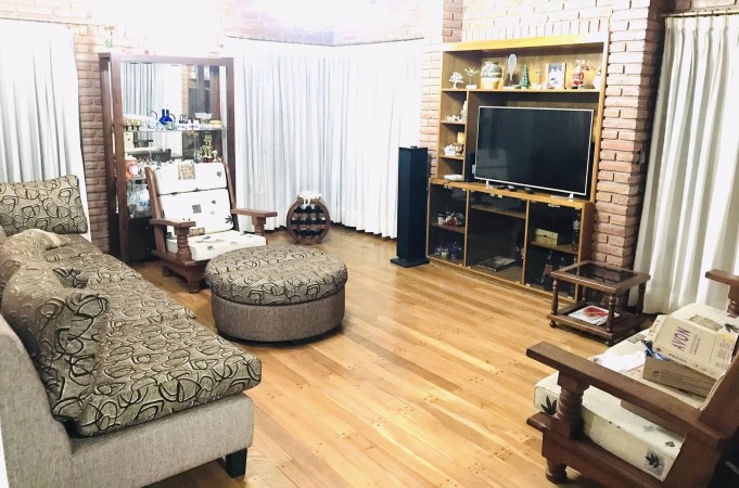 CASA DE CATEGORIA RECIBES DEPTOS  EN PERMUTA