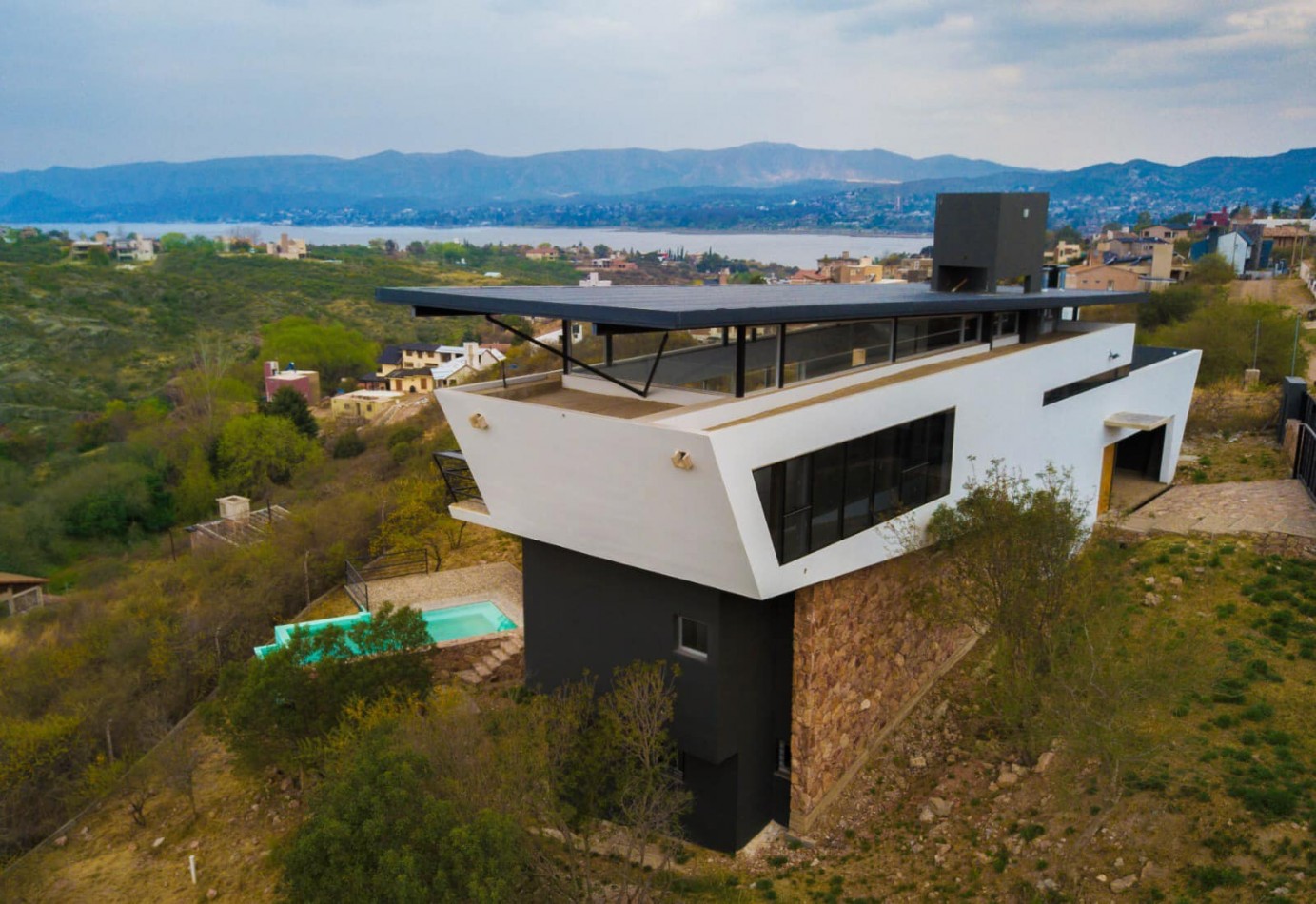 CASA BARCO DE DISEÑO EN VILLA DEL LAGO VISTA SOÑADA