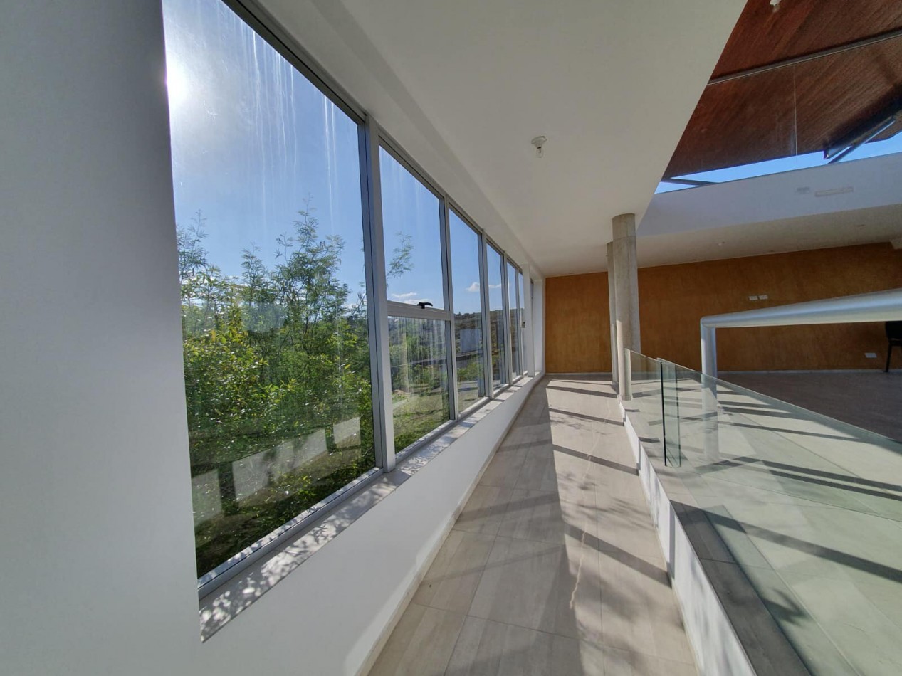 CASA BARCO DE DISEÑO EN VILLA DEL LAGO VISTA SOÑADA