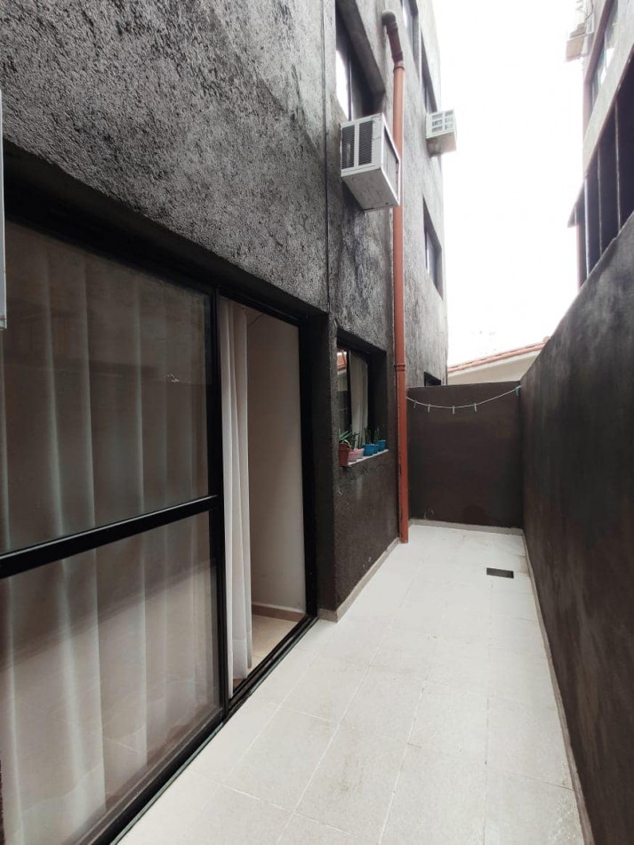 DEPARTAMENTO AMPLIO CON PATIO 