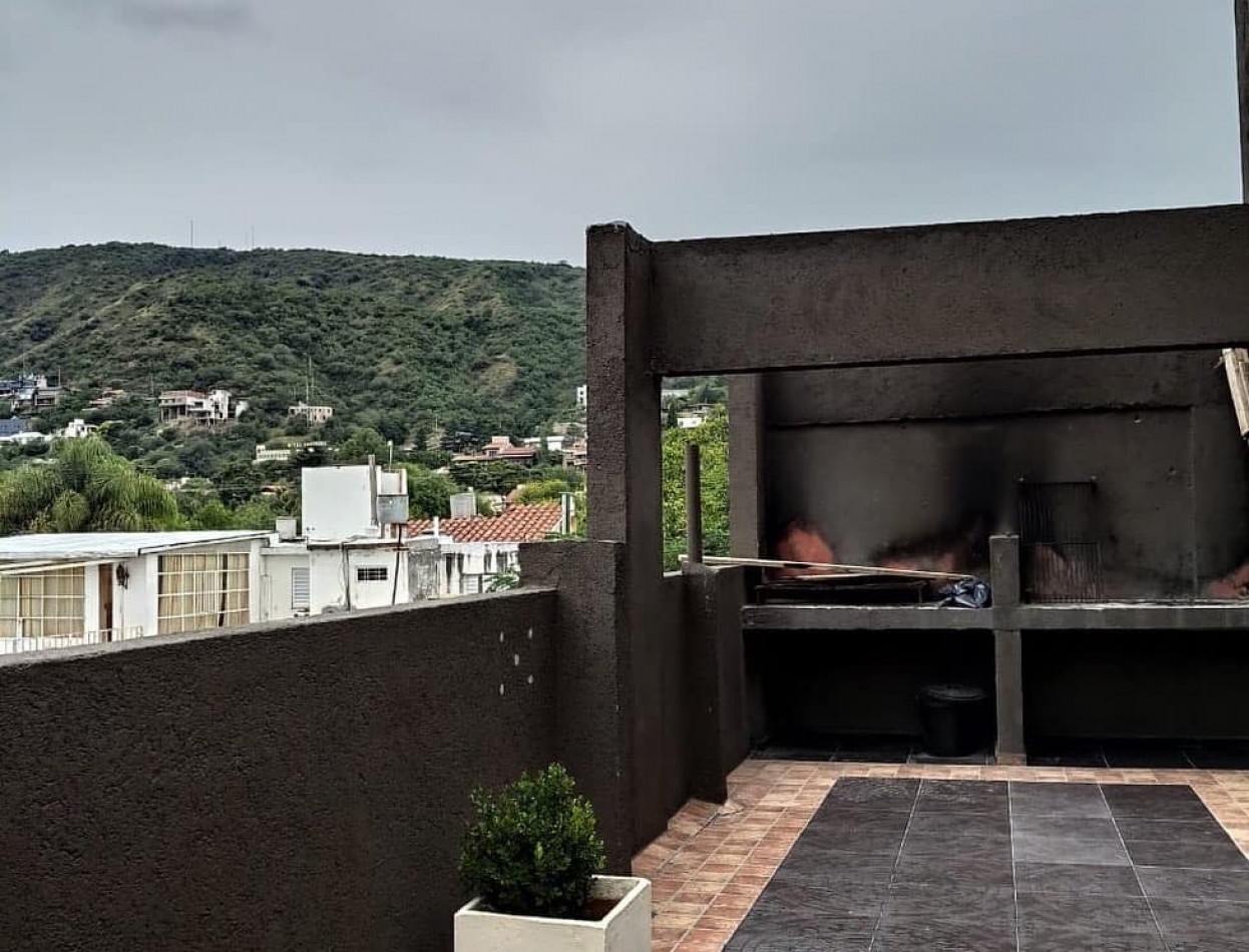 DEPARTAMENTO AMPLIO CON PATIO 