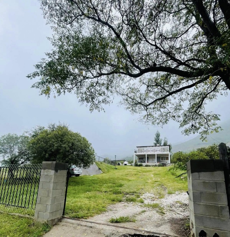 CASA SOBRE RUTA LAS JARILLAS