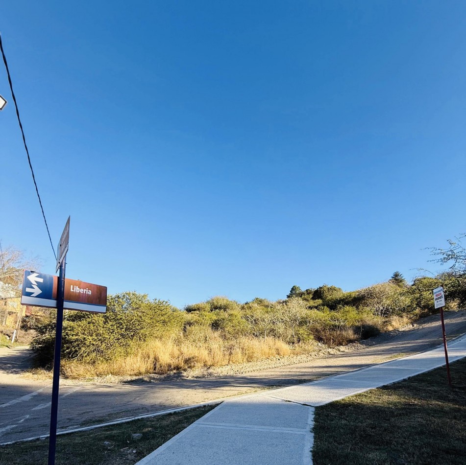 LOTE EN EL CORAZON DE VILLA DEL LAGO DE 700M  RECIBO VEHICULO