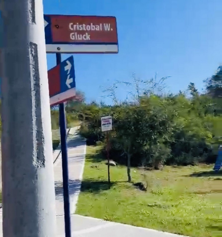 LOTE EN EL CORAZON DE VILLA DEL LAGO DE 700M  RECIBO VEHICULO