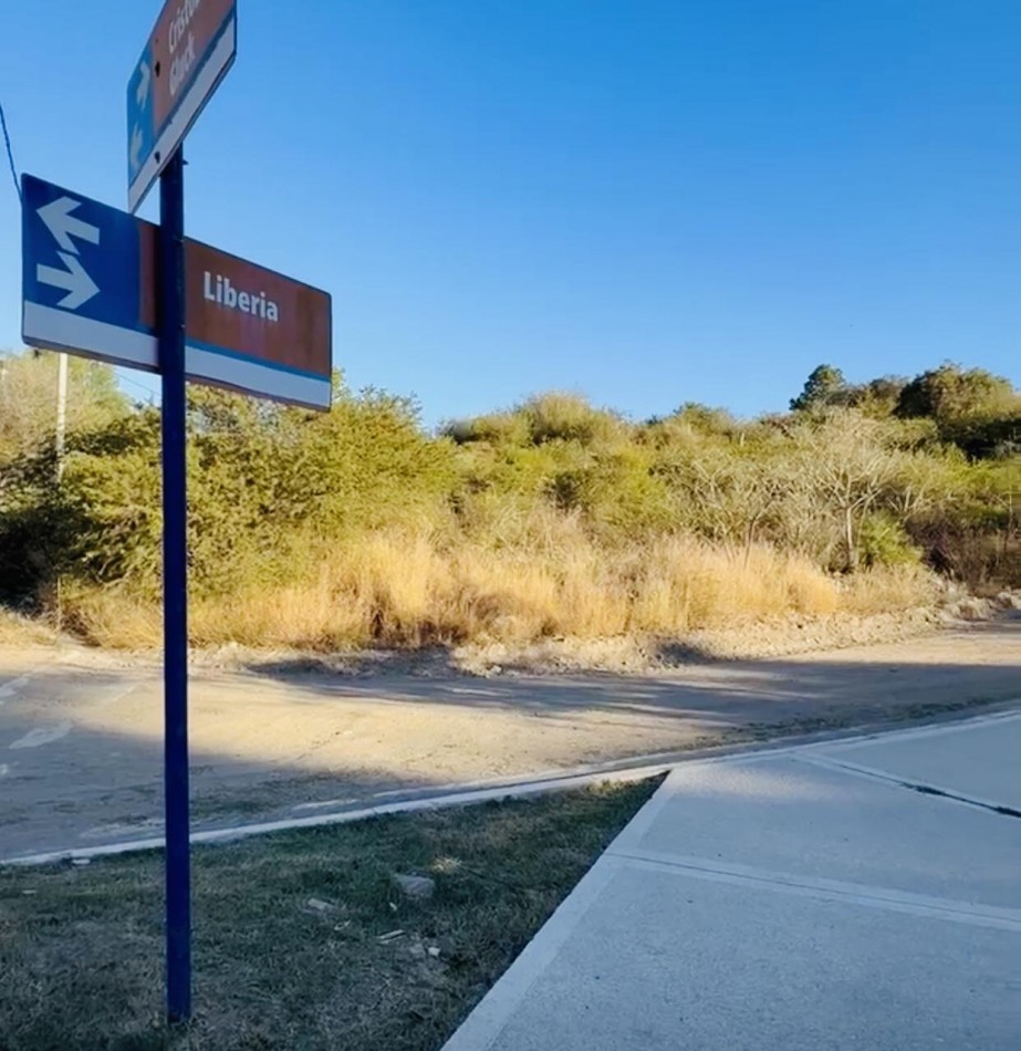 LOTE EN EL CORAZON DE VILLA DEL LAGO DE 700M  RECIBO VEHICULO