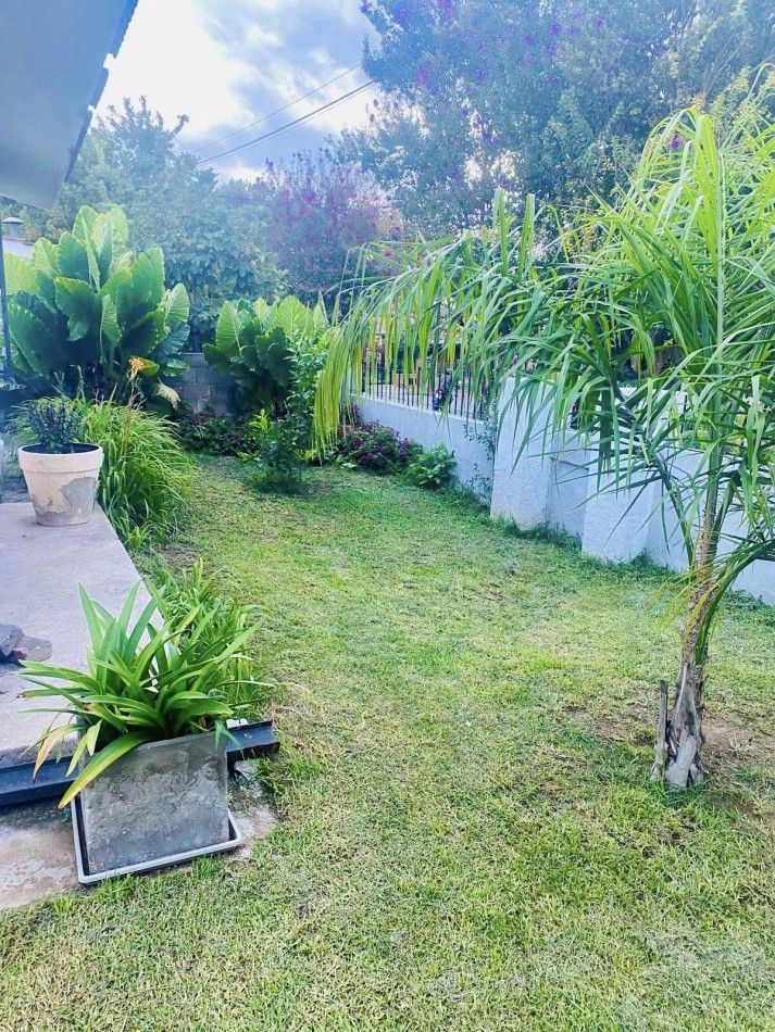 CASA DE 3 DOR 2 BAÑOS COCHERA PILETA