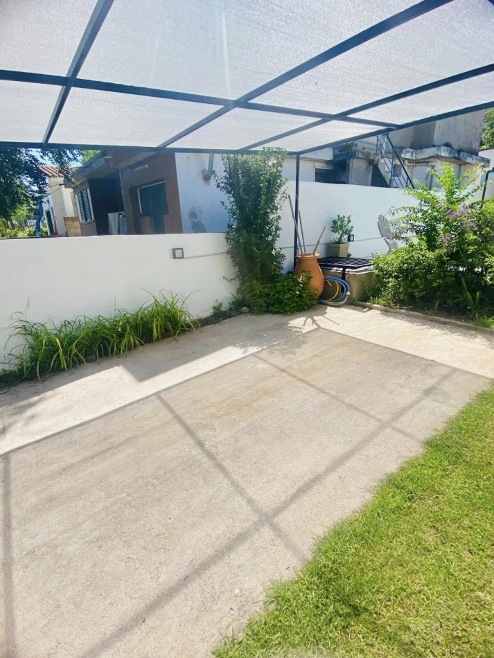 CASA DE 3 DOR 2 BAÑOS COCHERA PILETA