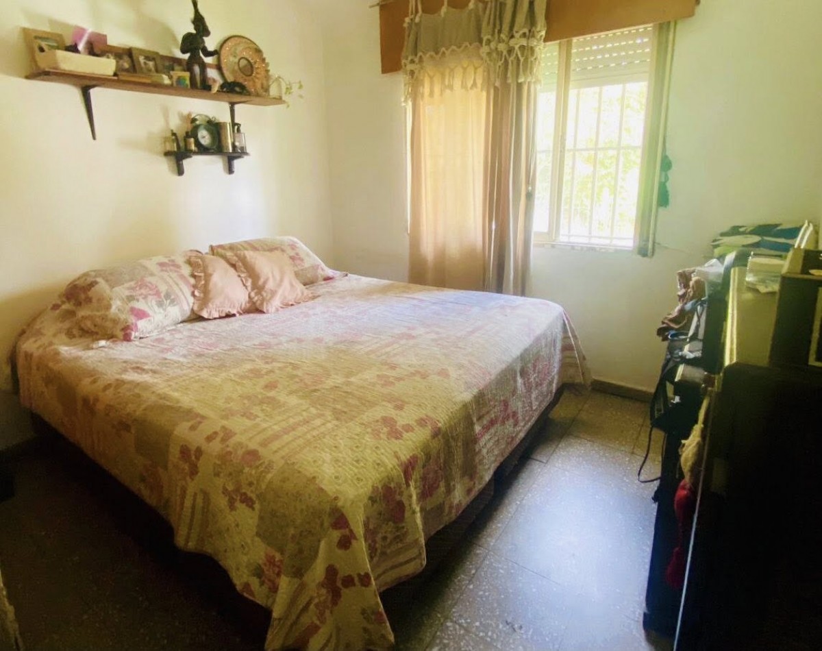 CASA DE 3 DOR 2 BAÑOS COCHERA PILETA