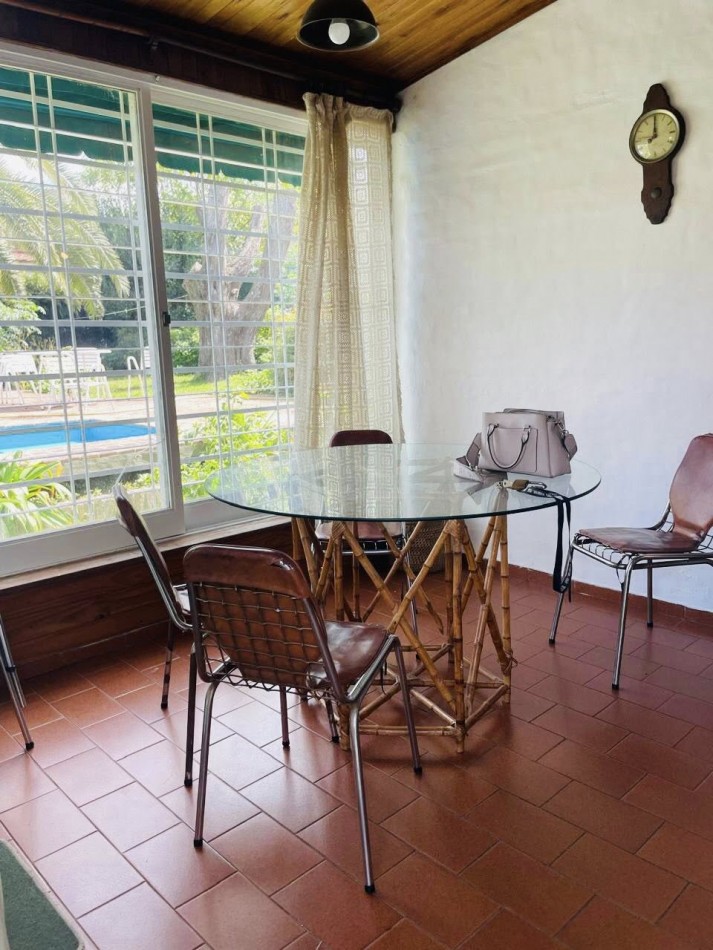 CASA DE 2 DOR MAS DEPTO PILETA COCHERA PATIO GAS NAT