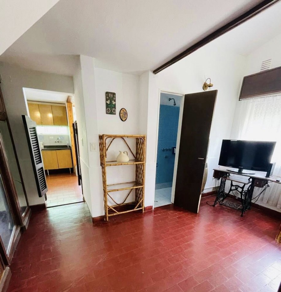 CASA DE 2 DOR MAS DEPTO PILETA COCHERA PATIO GAS NAT