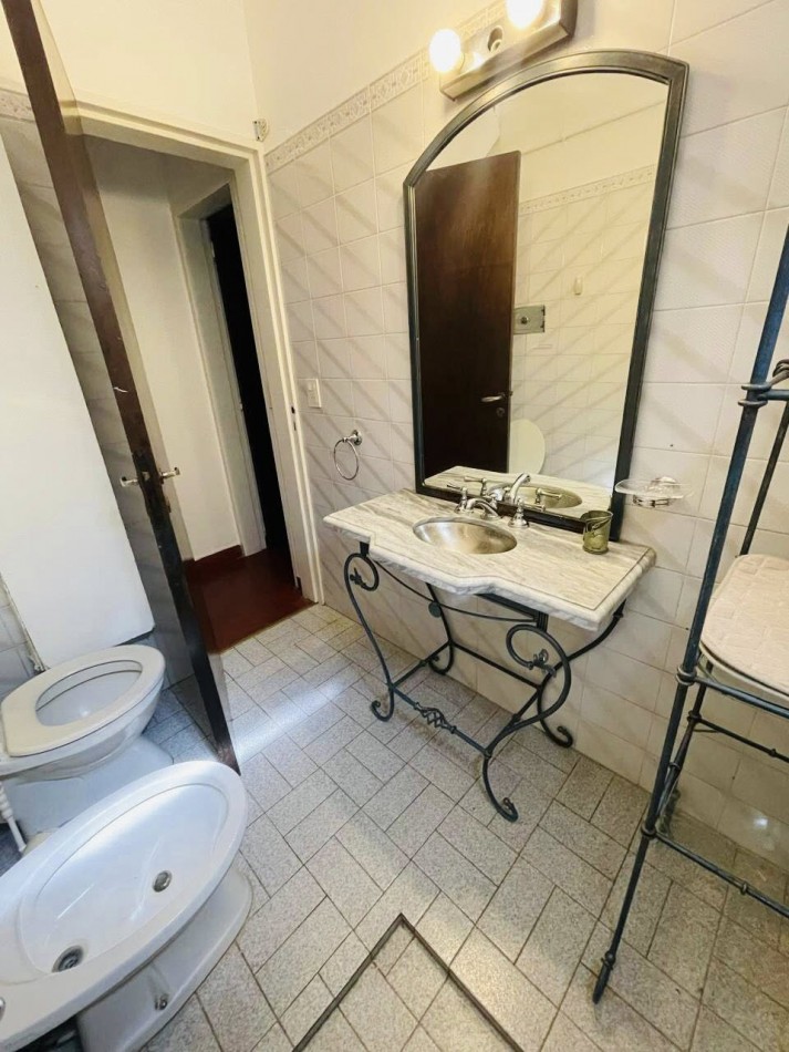 CASA DE 2 DOR MAS DEPTO PILETA COCHERA PATIO GAS NAT