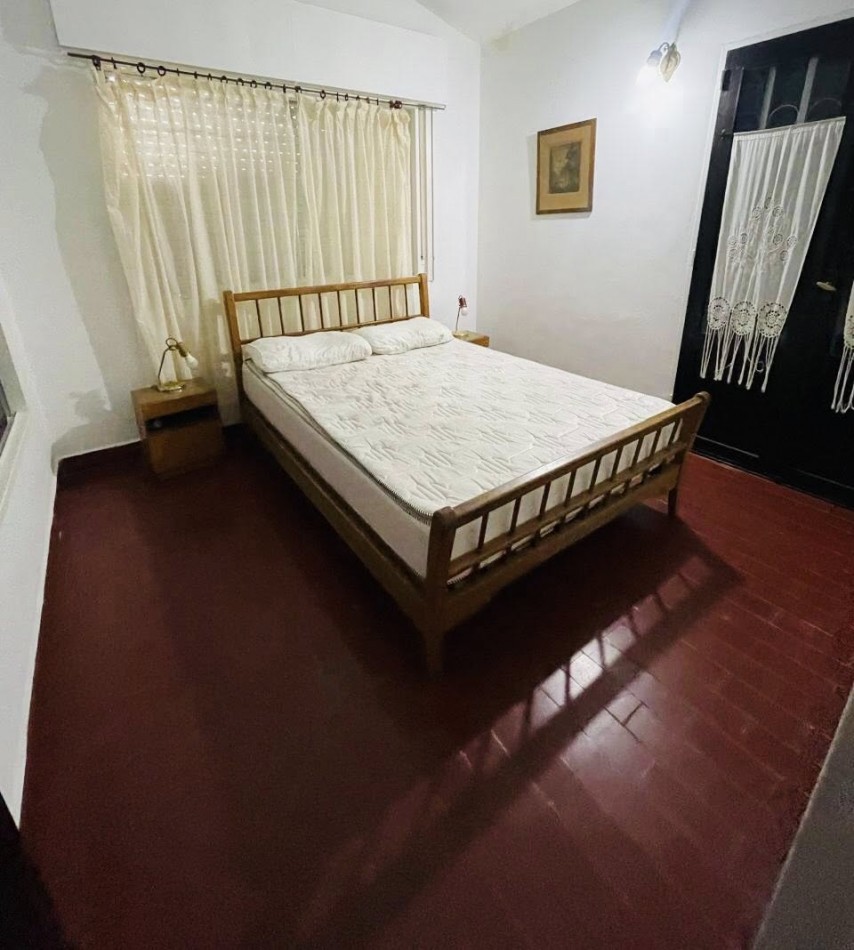 CASA DE 2 DOR MAS DEPTO PILETA COCHERA PATIO GAS NAT