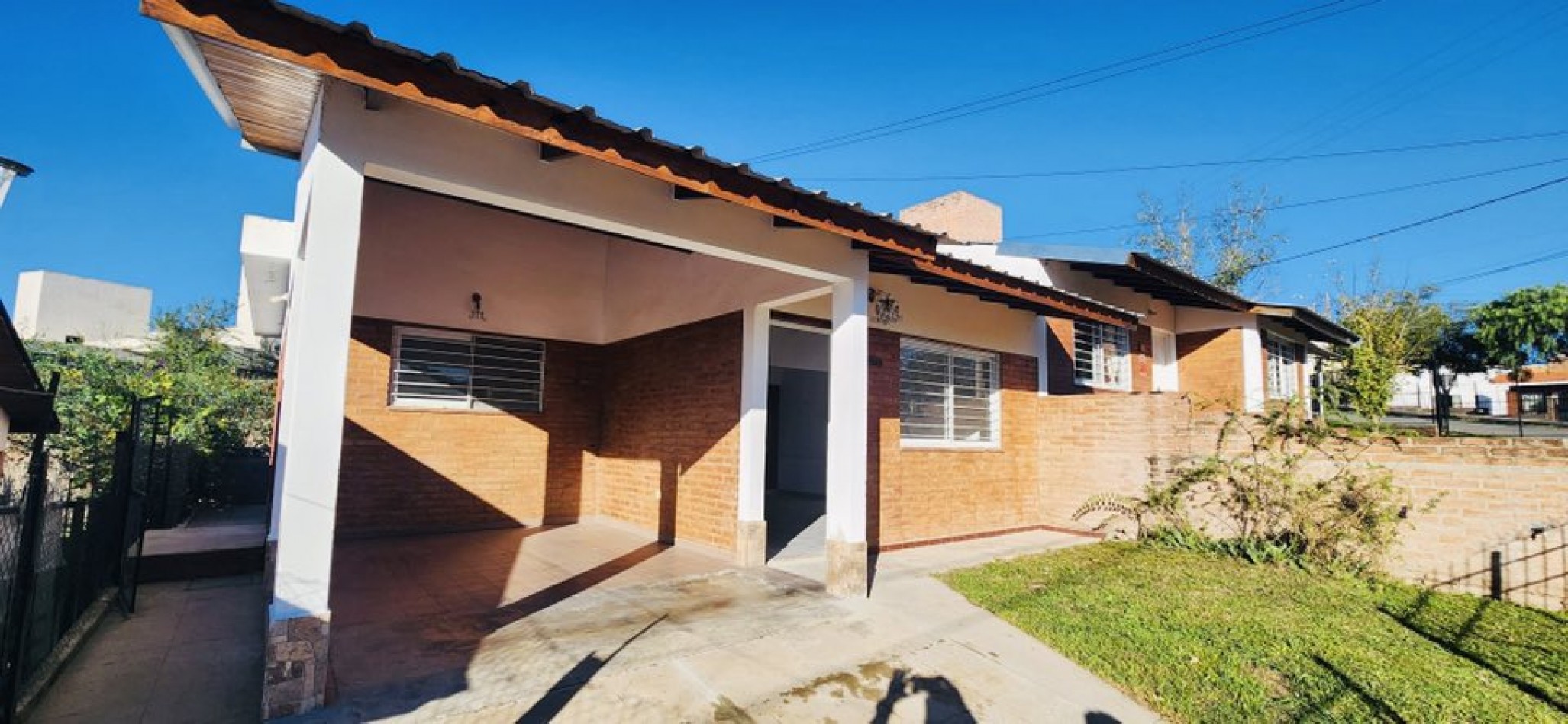 CASA NUEVA CON PATIO 