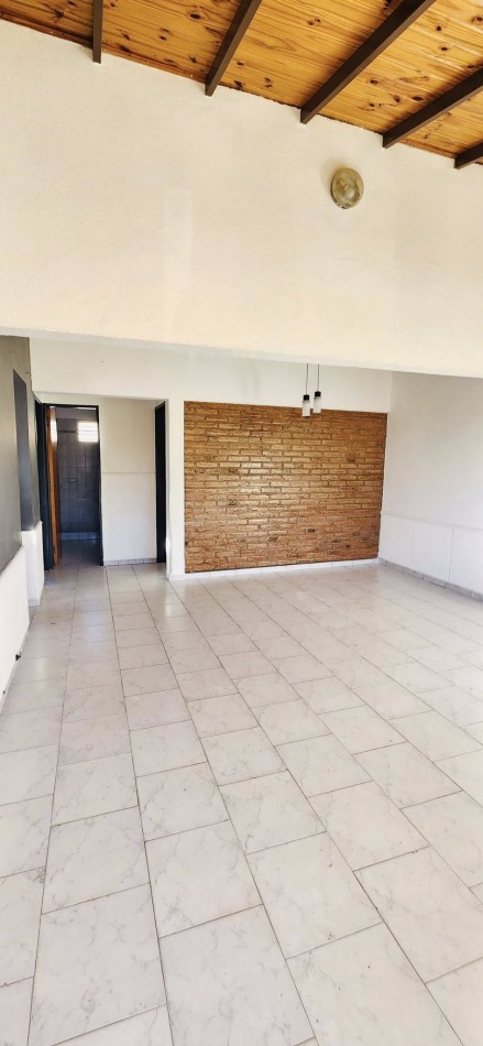 CASA NUEVA CON PATIO 