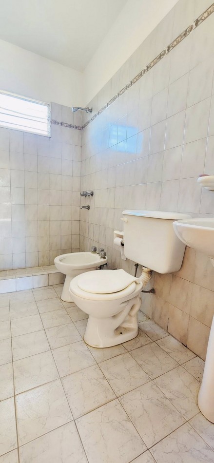 CASA NUEVA CON PATIO 