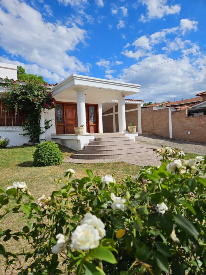 Casa en VENTA a 5 cuadras del centro - villa carlos paz 3 dormitorios + oficina/consultorio indep