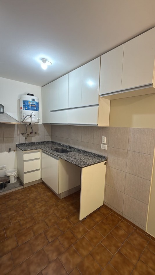 DEPARTAMENTO CON BALCON A LA CALLE 